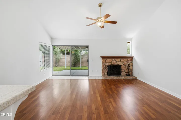 19_family room