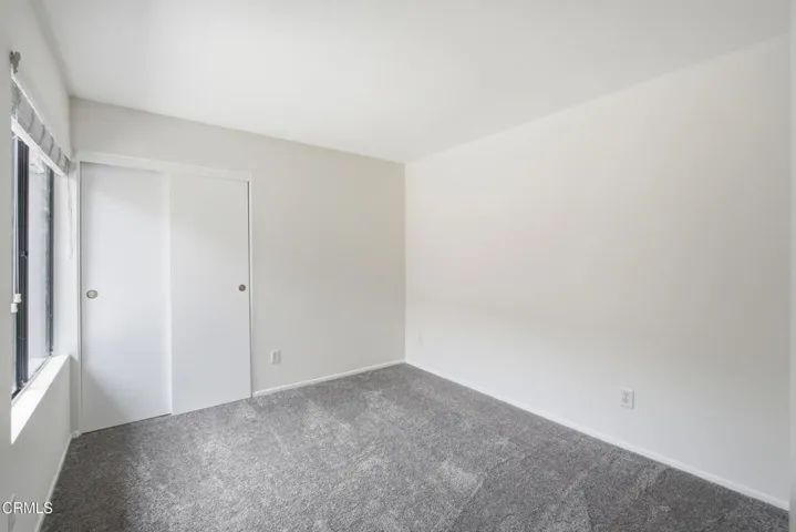 28_bedroom