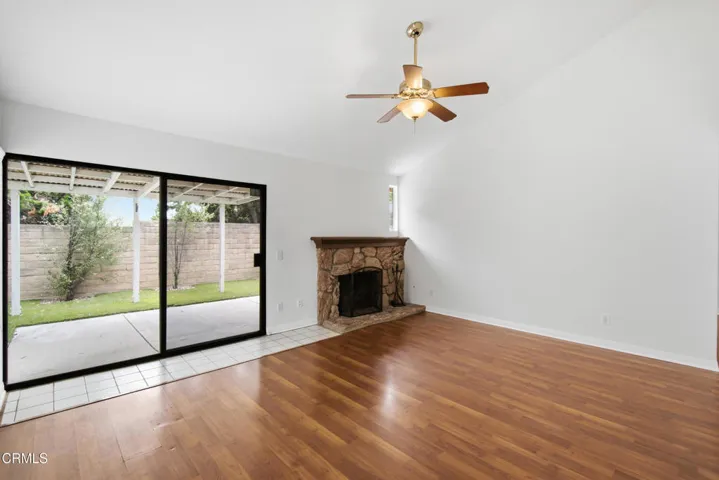 20_family room