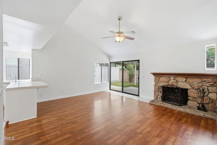 22_family room