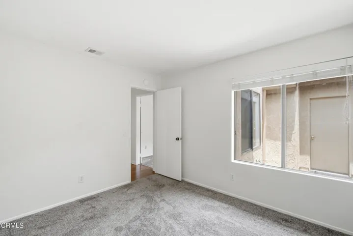 29_bedroom