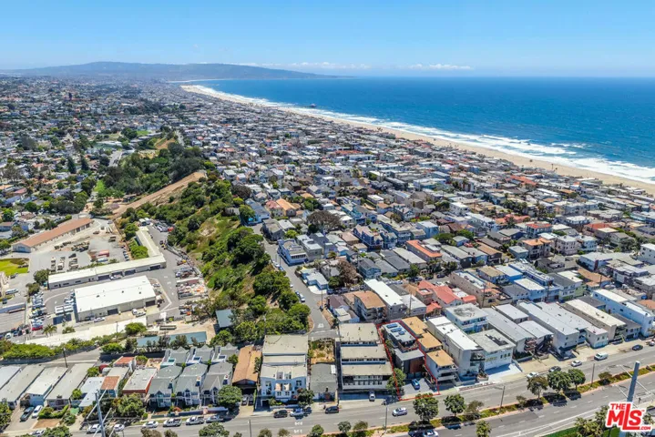 472 Rosecrans Avenue, Manhattan Beach, California 90266
