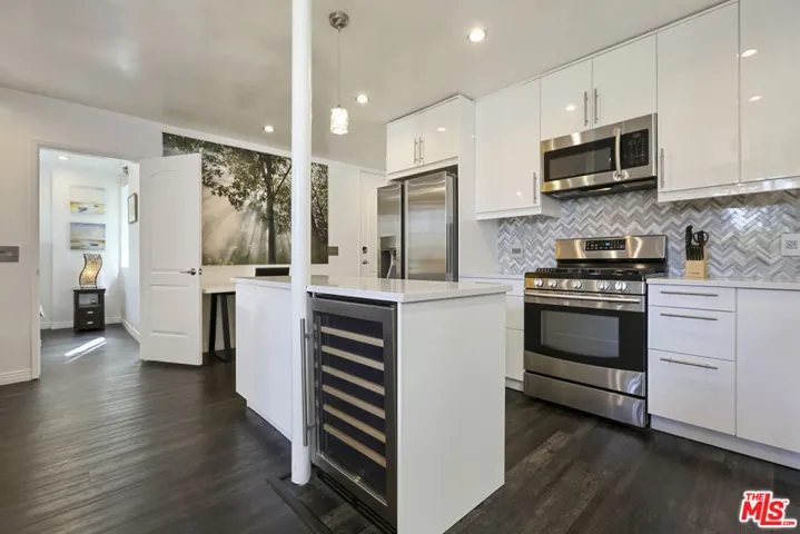 472 Rosecrans Avenue, Manhattan Beach, California 90266