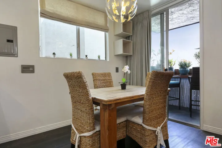472 Rosecrans Avenue, Manhattan Beach, California 90266