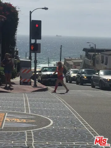 472 Rosecrans Avenue, Manhattan Beach, California 90266