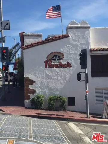 472 Rosecrans Avenue, Manhattan Beach, California 90266