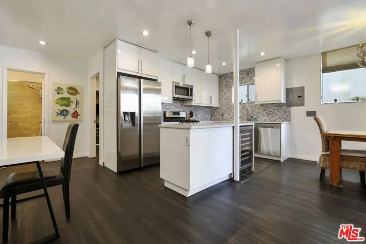 472 Rosecrans Avenue, Manhattan Beach, California 90266