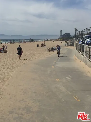 472 Rosecrans Avenue, Manhattan Beach, California 90266