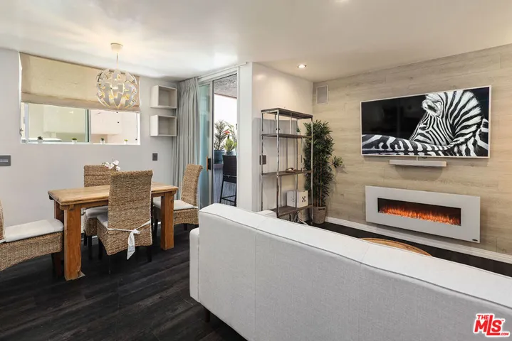 472 Rosecrans Avenue, Manhattan Beach, California 90266