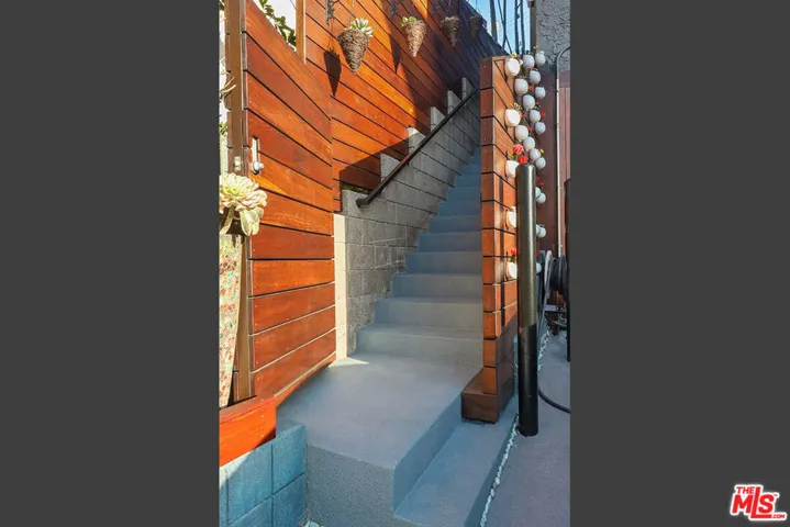 472 Rosecrans Avenue, Manhattan Beach, California 90266