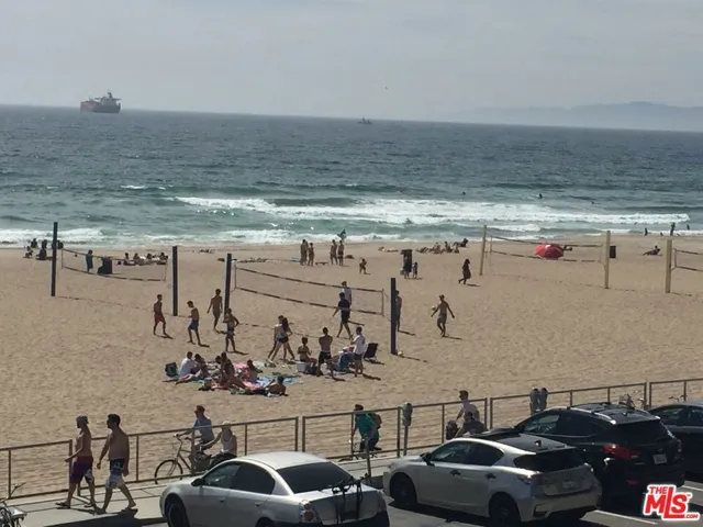 472 Rosecrans Avenue, Manhattan Beach, California 90266