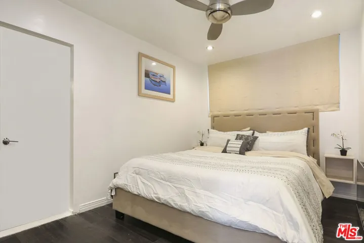 472 Rosecrans Avenue, Manhattan Beach, California 90266