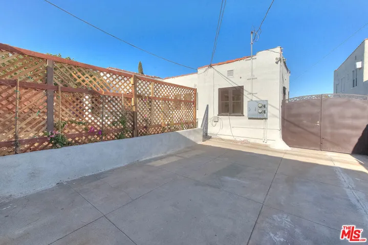 1361 Keniston Avenue, Los Angeles, California 90019
