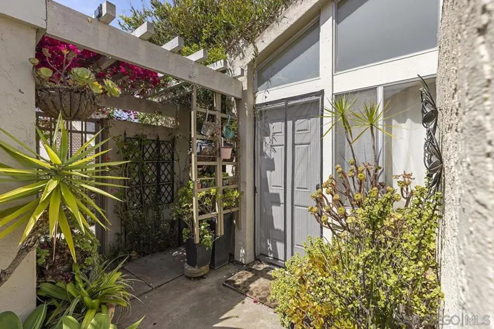 6186 Caminito Baeza, San Diego, California 92122