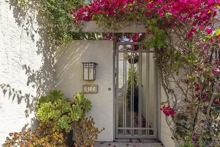 6186 Caminito Baeza, San Diego, California 92122