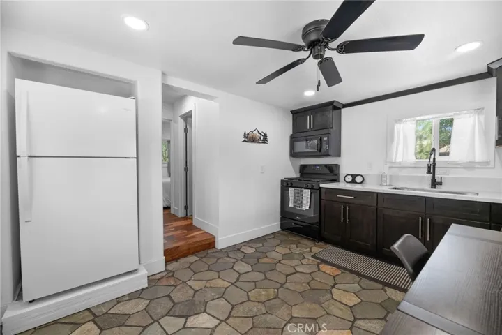 Kitchen appliances included!