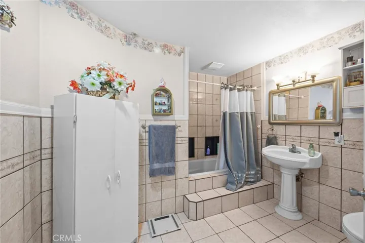 9333 Elm Vista Drive 4, Downey, California 90242
