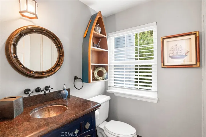 main flooir powder room