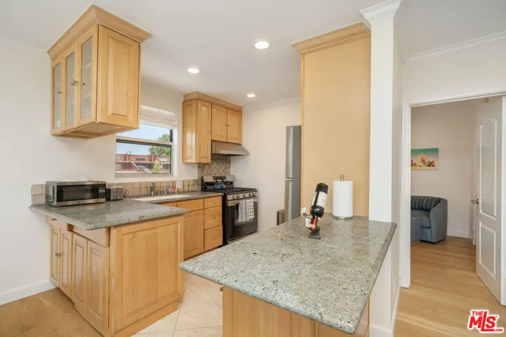 2101 Ocean Avenue 17, Santa Monica, California 90405
