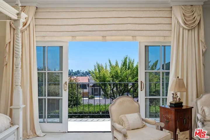 2720 Aqua Verde Circle, Los Angeles, California 90077