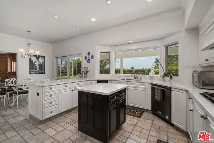 2720 Aqua Verde Circle, Los Angeles, California 90077