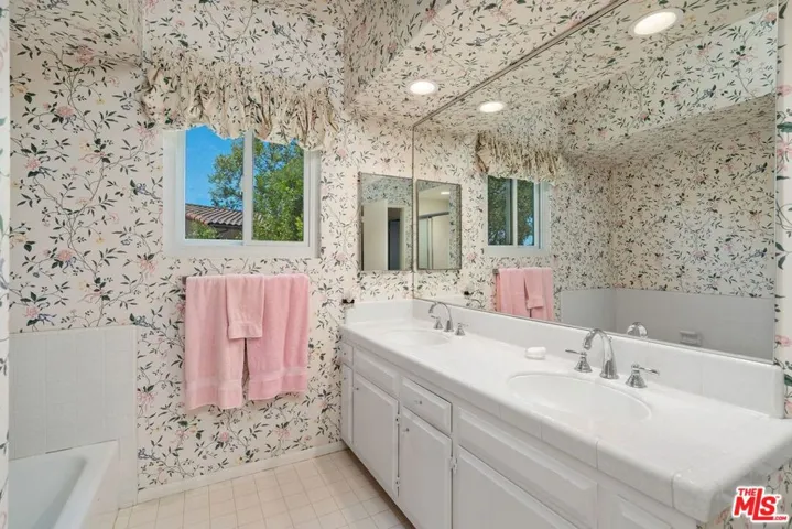 2720 Aqua Verde Circle, Los Angeles, California 90077
