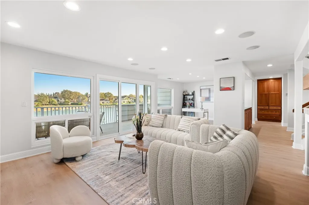 25 Lakeview 60, Irvine, California 92604 — photo 4
