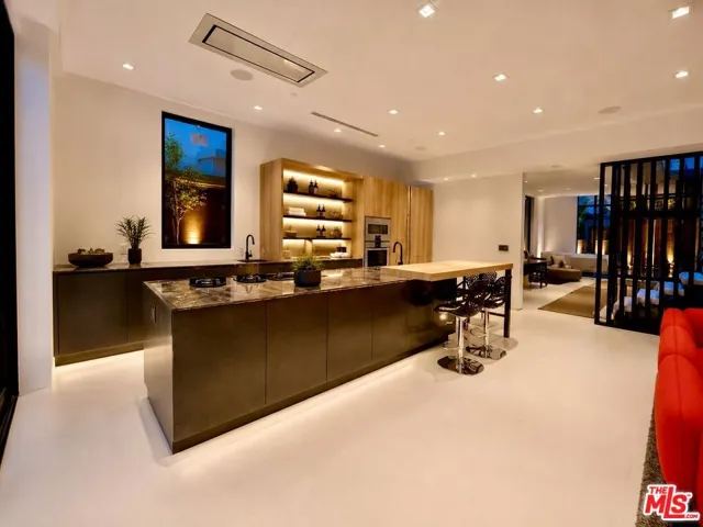 8741 Dorrington Avenue, West Hollywood, California 90048