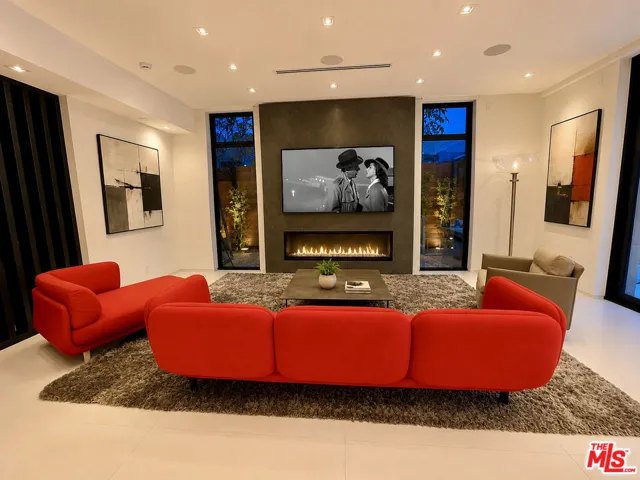 8741 Dorrington Avenue, West Hollywood, California 90048