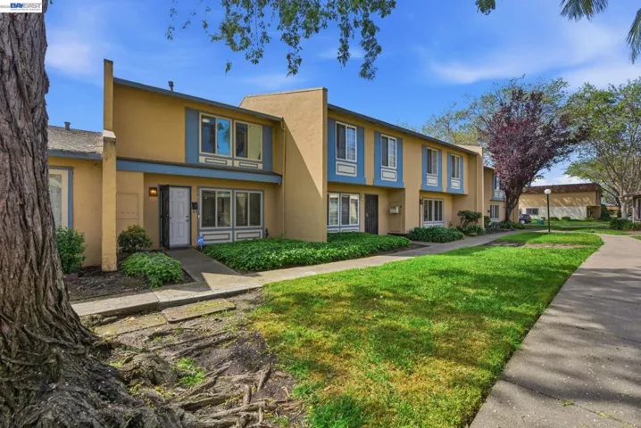 27864 Hummingbird Ct, Hayward, California 94545-4042