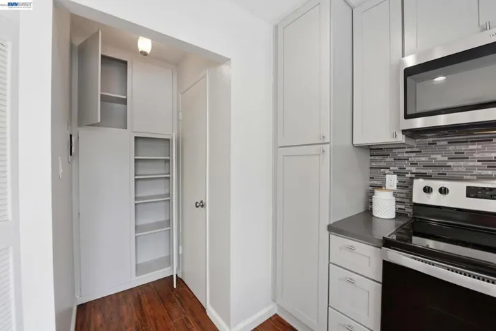 27864 Hummingbird Ct, Hayward, California 94545-4042