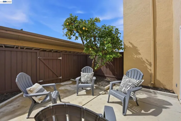 27864 Hummingbird Ct, Hayward, California 94545-4042
