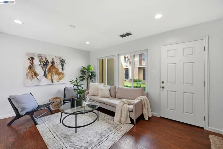 27864 Hummingbird Ct, Hayward, California 94545-4042
