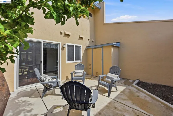 27864 Hummingbird Ct, Hayward, California 94545-4042