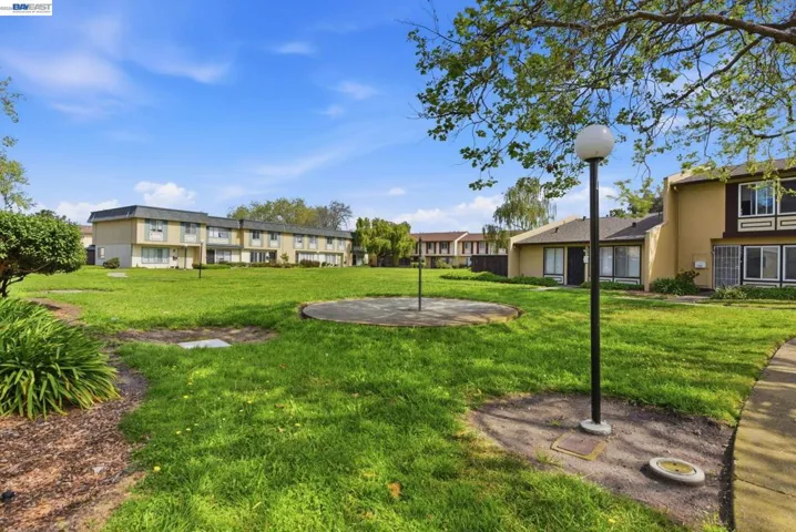 27864 Hummingbird Ct, Hayward, California 94545-4042