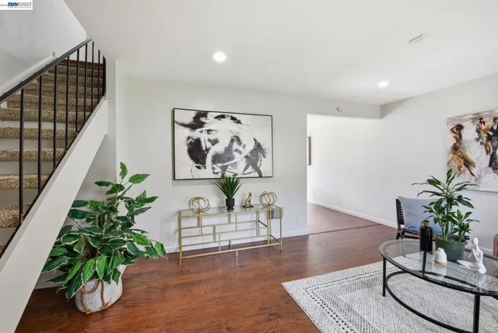 27864 Hummingbird Ct, Hayward, California 94545-4042