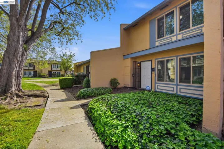 27864 Hummingbird Ct, Hayward, California 94545-4042
