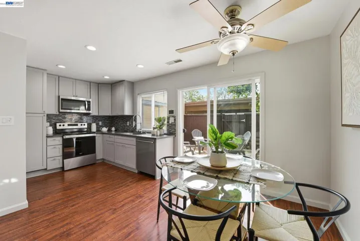 27864 Hummingbird Ct, Hayward, California 94545-4042