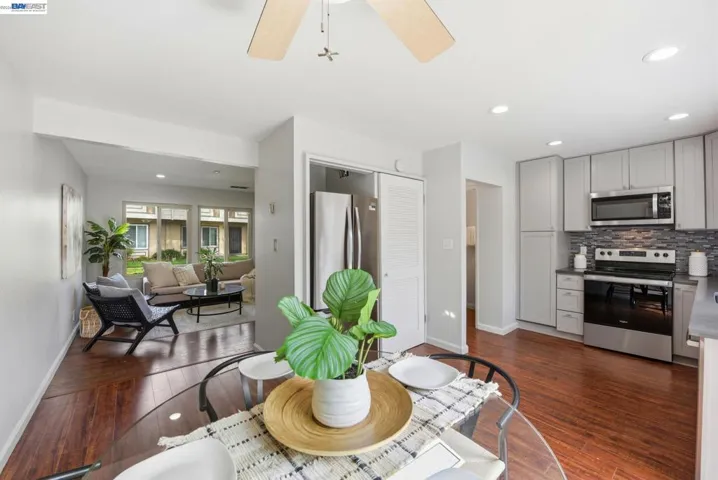 27864 Hummingbird Ct, Hayward, California 94545-4042