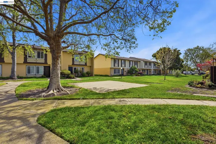 27864 Hummingbird Ct, Hayward, California 94545-4042