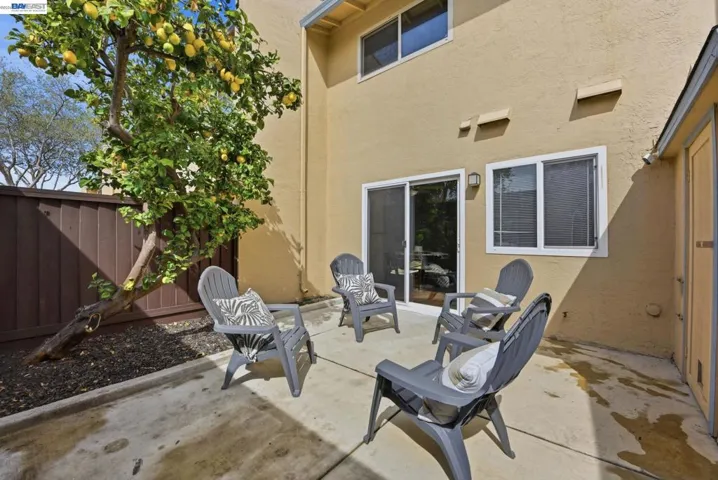 27864 Hummingbird Ct, Hayward, California 94545-4042