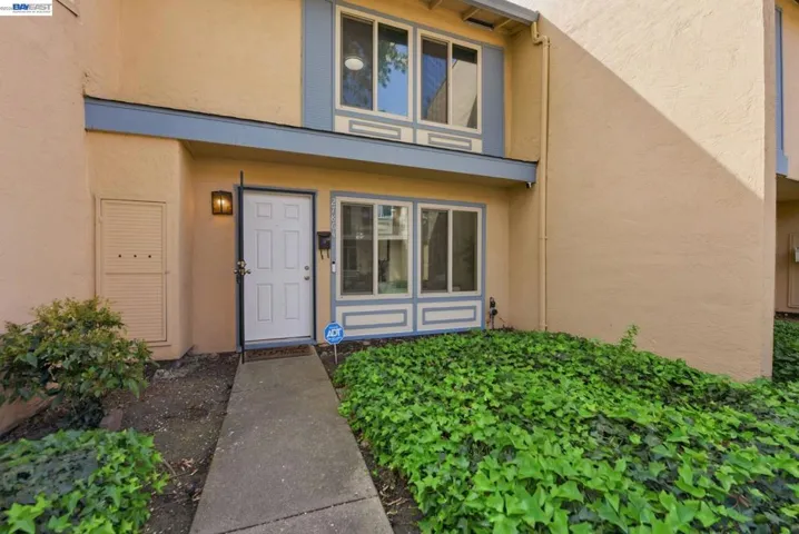 27864 Hummingbird Ct, Hayward, California 94545-4042