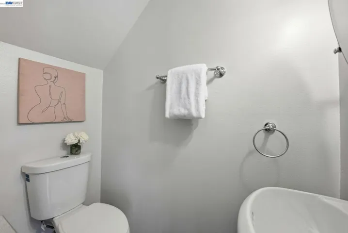 27864 Hummingbird Ct, Hayward, California 94545-4042