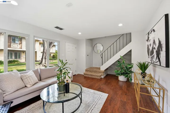27864 Hummingbird Ct, Hayward, California 94545-4042