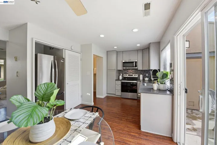 27864 Hummingbird Ct, Hayward, California 94545-4042
