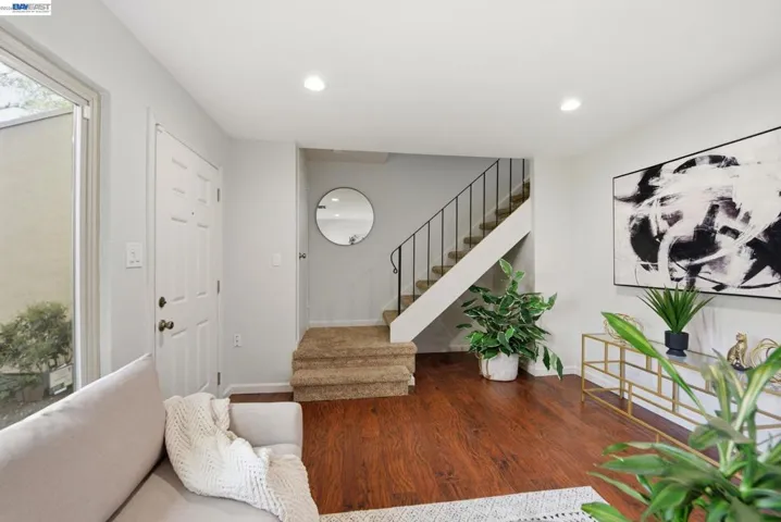 27864 Hummingbird Ct, Hayward, California 94545-4042