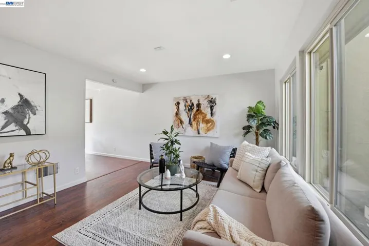 27864 Hummingbird Ct, Hayward, California 94545-4042