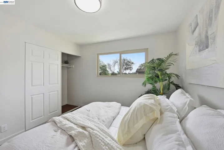 27864 Hummingbird Ct, Hayward, California 94545-4042