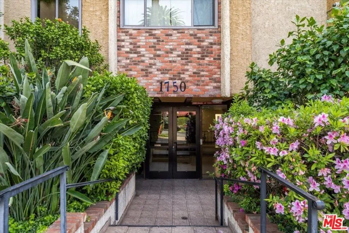 1750 Camino Palmero Street 237, Los Angeles, California 90046