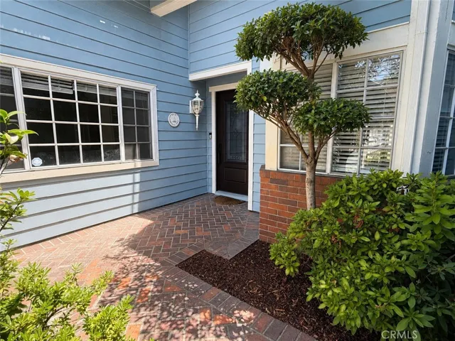 Front private courtyard leading to the front door